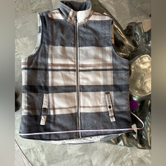 Alter’d State never worn plaid winter vest. Size Medium - Picture 4 of 12